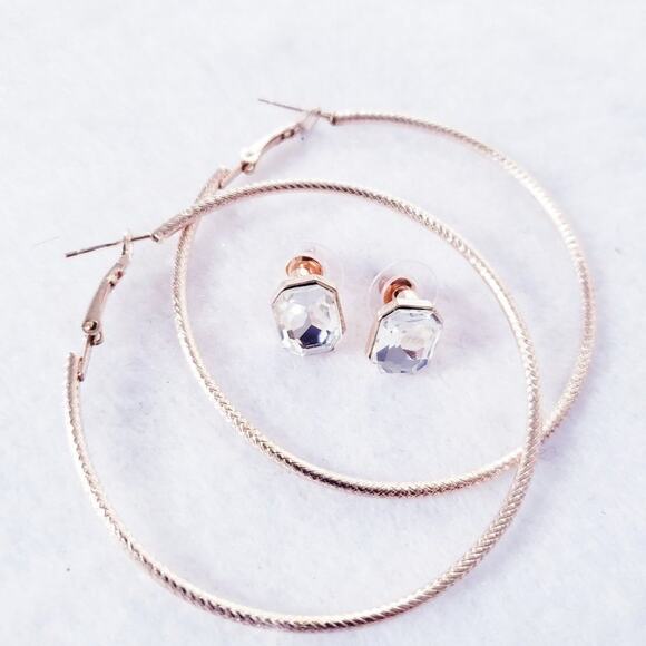 4 Sets of Women's Gold Tone Pierced Earrings Hoops Studs - Picture 6 of 7